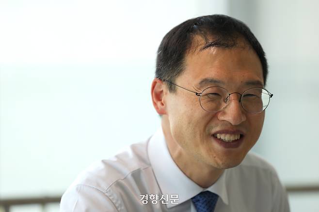 더불어민주당 울산시장 후보로 나선 김상욱 의원이 15일 국회 의원회관에서 경향신문과 인터뷰를 하고 있다. 권도현 기자