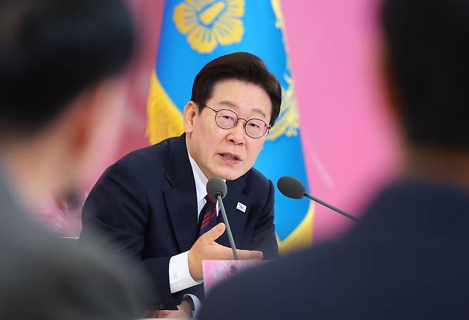 이재명 대통령이 지난달 19일 경제사회노동위원회 제1기 출범을 맞이해 청와대에서 열린 노동정책 토론회에서 발언하고 있다. 연합뉴스