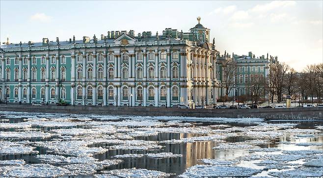 러시아 상트페테르부르크 겨울궁전이자 세계 3대 박물관으로 꼽히는 에르미타주 박물관 외관. (아트웍스 제공)