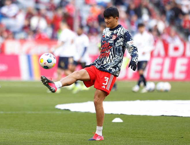 이탈리아 세리에A 명문 구단 유벤투스가 김민재(바이에른 뮌헨)를 올 여름 이적 시장 영입 명단에 포함시켰다. 사진은 2024년 3월9일 독일 뮌헨 알리안츠 아레나에서 열린 바이에른 뮌헨과 FSV마인츠의 경기 전 워밍업 중인 김민재의 모습. /로이터=뉴스1