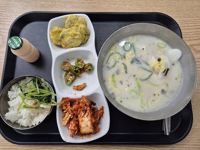 10일 서울 경희대학교 학생식당에서 제공된 식사.