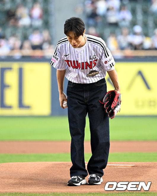 마운드에서도 포수 향해 정중한 인사