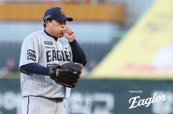 한화 이글스 류현진이 7일 인천 SSG 랜더스필드에서 열린 SSG 랜더스전에서 호흡을 가다듬고 있다. 2026.4.7 한화 이글스 제공