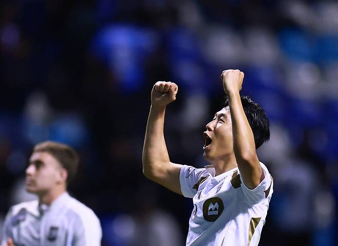 손흥민이 14일 멕시코 푸에블라 에스타디오 쿠아우테목에서 열린 크루스 아술과의 2026 북중미카리브축구연맹 챔피언스컵 8강 2차전을 마친 뒤 기뻐하고 있다. 로이터연합뉴스