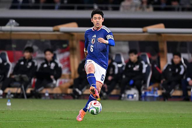 일본 축구대표팀 엔도가 지난해 11월 볼리비아전에서 패스하고 있다. Getty Images코리아