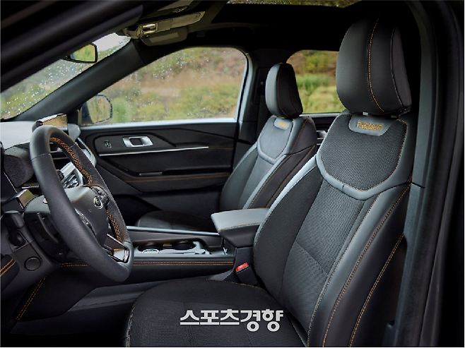 2026 포드 익스플로러 실내.