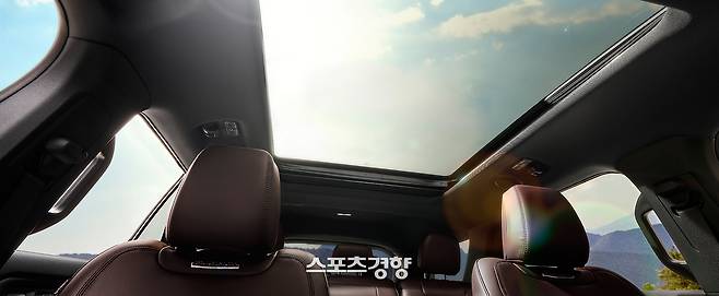 포드 익스플로러 트레머 파로라마 선루프 개방감.