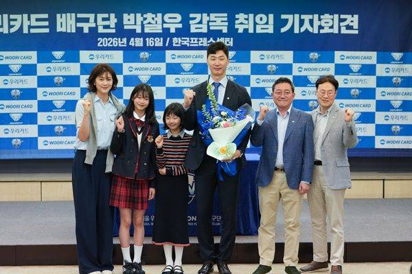 박철우 감독 / 사진=우리카드 제공