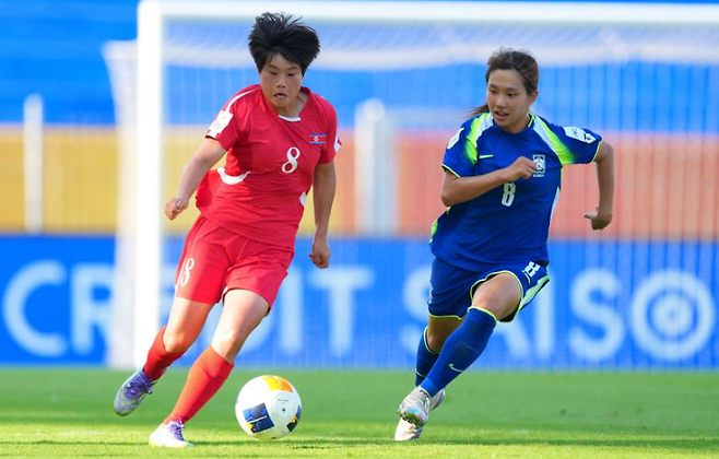 ▲ 한국 축구가 북한에 또 발목 잡혔다. 20세 이하 여자 축구대표팀은 조별리그에서 북한에 0-5로 진 데 이어 준결승에서도 0-3으로 패해 설욕에 실패했다. 이 연령대에서 한국은 북한 상대로 아홉 번 맞붙어 딱 한 번 이겼다. ⓒ 아시아축구연맹