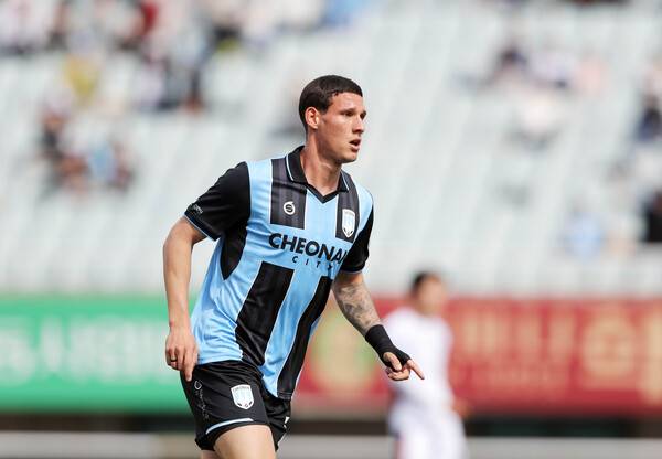 '첫 승 도전' 충북청주-김해, 8라운드 맞대결…충북청주 5무2패, 김해 5연패 탈출 후 첫 승점...사진은 천안FC 사르자니.(사진제공=한국프로축구연맹)