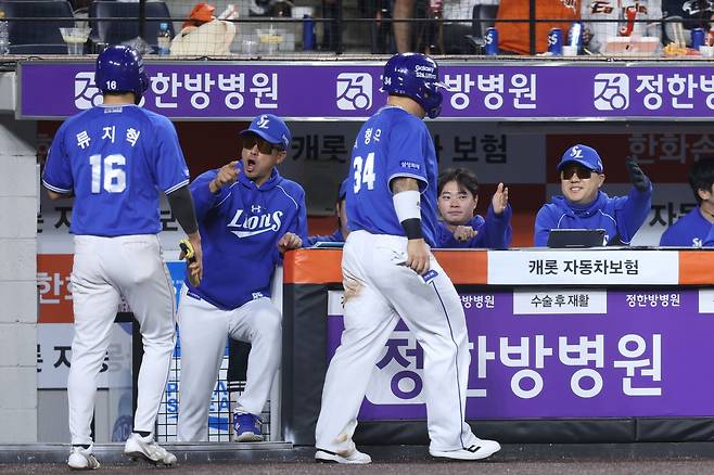 박진만 감독이 이끄는 삼성 라이온즈가 16일 대전 한화생명 볼파크에서 열린 2026 신한 SOL KBO리그 한화 이글스와의 팀 간 3차전에서 6-1로 승리, 6연승과 함께 단독 선두 자리를 굳게 지켰다. 사진 한화 이글스