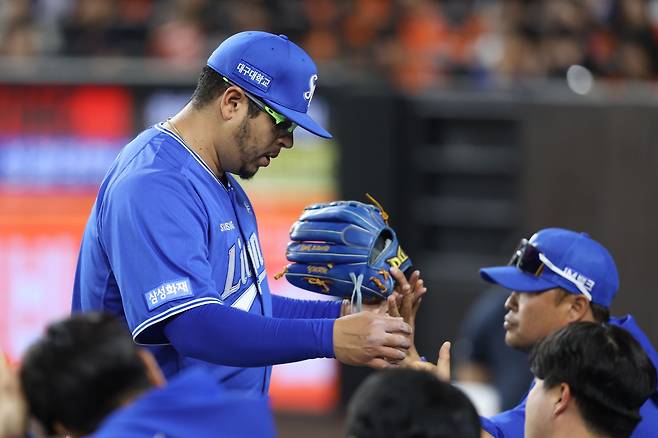 삼성 라이온즈 에이스 아리엘 후라도가 16일 대전 한화생명 볼파크에서 열린 2026 신한 SOL KBO리그 한화 이글스와의 팀 간 3차전에 선발등판, 7이닝 1실점 호투로 승리투수가 됐다. 사진 삼성 라이온즈