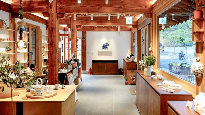 가꿈 아트숍 내부 [김해시 제공. 재판매 및 DB 금지]