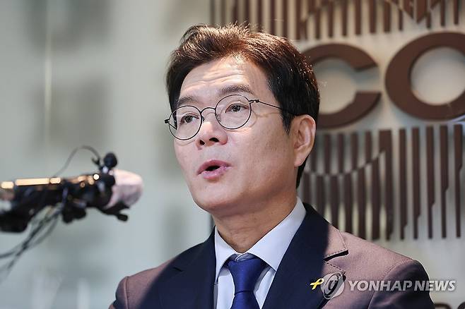 외신기자들 만난 정원오 후보 (서울=연합뉴스) 서대연 기자 = 더불어민주당 정원오 서울시장 후보가 16일 서울 중구 프레스센터에서 열린 서울외신기자클럽 초청간담회에서 발언하고 있다. 2026.4.16 dwise@yna.co.kr