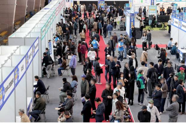 지난해 10월 만인당에서 열린 '2025 포항일자리박람회' 포항시 제공