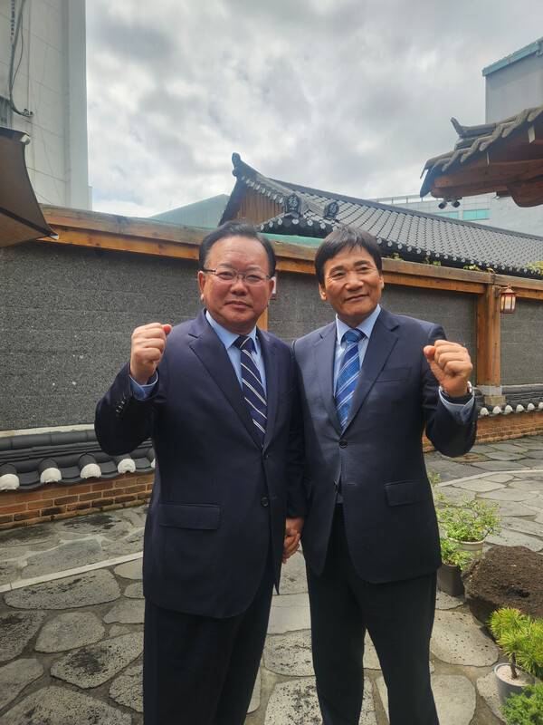 김부겸 전 국무총리(왼쪽)와 김성태 달서구청장 예비후보 사진. 2026.4.17. 김성태 예비후보 제공.