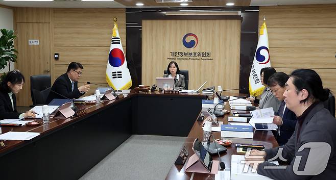 송경희 개인정보보호위원회 위원장이 8일 서울 종로구 세종대로 정부서울청사에서 열린 제6회 위원회 전체회의에서 모두 발언을 하고 있다. 2026.4.8 ⓒ 뉴스1 김명섭 기자