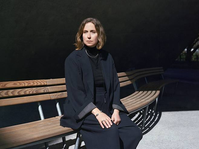 데니스 베르치(Denise Bertschi) ⓒ Gina Folly (스위스 예술 위원회 프로 헬베티아 제공)