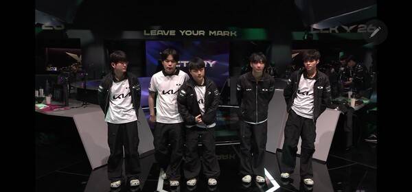 17일 서울 종로구 롤파크에서 열린 '2026 리그 오브 레전드 챔피언스 코리아(LCK)' 정규 시즌 2경기 3세트에서 초반 위기 넘긴 DK가 파이크 꺼낸 T1 잡고 2대 1 승리했다. (DK & T1 =2:1). /사진=네이버 치지직 라이브영상 캡처