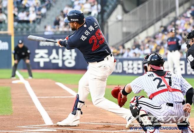 올 시즌도 이어지고 있는 타격왕 레이예스의 안타 행진.