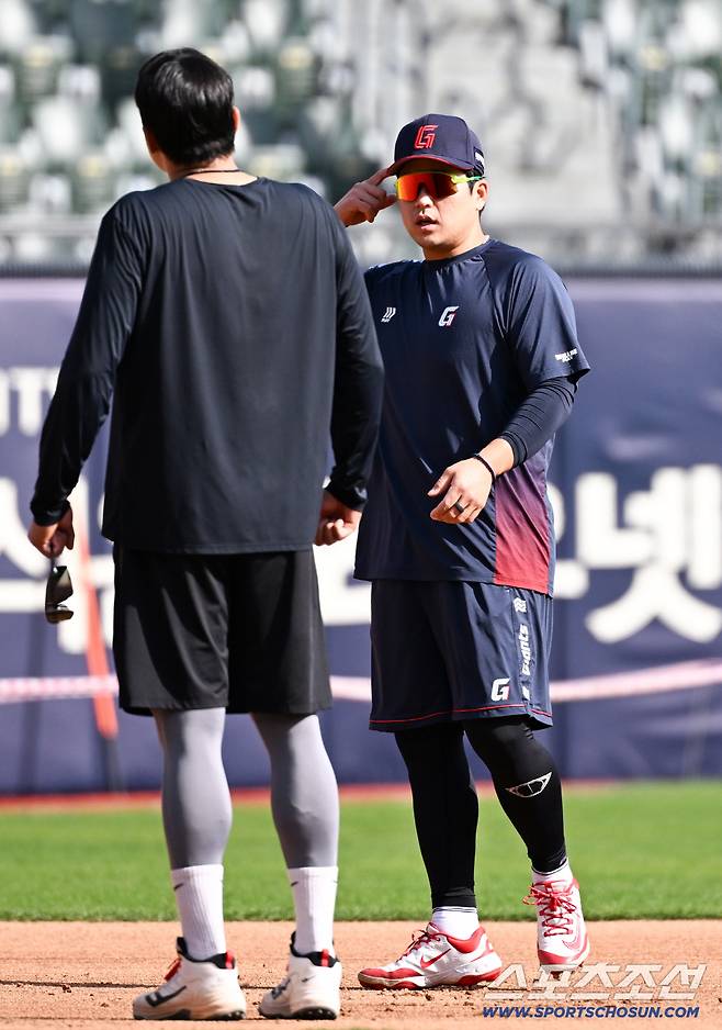 유강남은 자나 깨나 동생 걱정뿐이었다.