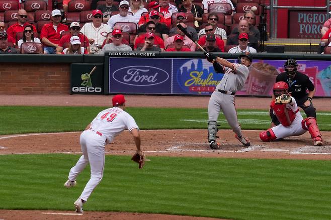 Apr 16, 2026; Cincinnati, Ohio, USA; San Francisco Giants center fielder Jung Hoo Lee (51) hits an RBI single against the Cincinnati Reds in the seventh inning at Great American Ball Park. Mandatory Credit: Aaron Doster-Imagn Images







<저작권자(c) 연합뉴스, 무단 전재-재배포, AI 학습 및 활용 금지>