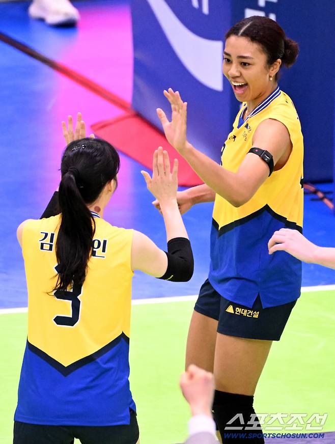 13일 수원실내체육관에서 열린 V리그 여자부 현대건설과 도로공사의 경기. 현대건설 자스티스가 득점을 성공한 후 기뻐하고 있다. 수원=허상욱 기자wook@sportschosun.com/2026.02.13/