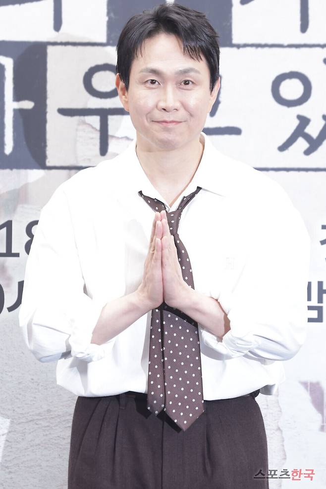 '모두가 자신의 무가치함과 싸우고 있다' 제작발표회에 참석한 배우 오정세. 2026. 4.17 ⓒ이혜영 기자 lhy@hankooki.com