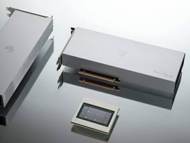 리벨리온 리벨100 칩과 카드.(사진=리벨리온)