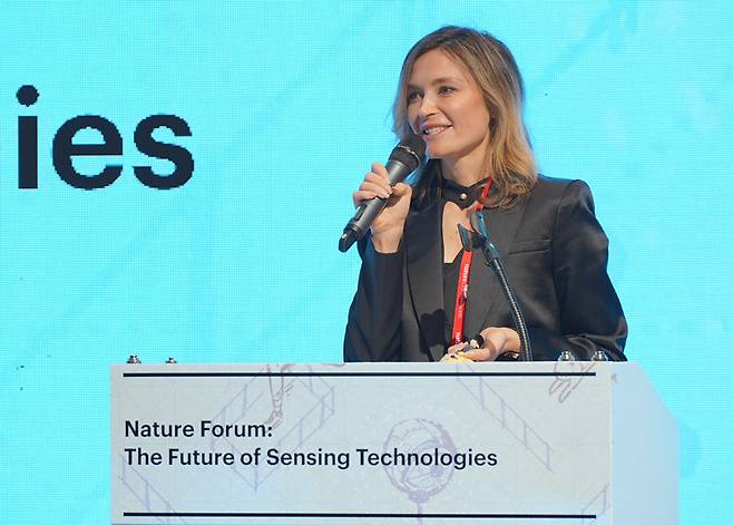 올가 부브노바 네이처 센서 편집장이 13일 연세대 신촌캠퍼스에서 열린 ‘2026 네이처 콘퍼런스’에 참석해 국제학술지 네이처 센서의 공식 출범을 알리고 있다. 스프링거 네이처 제공