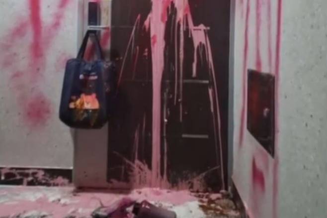 지난달 26일 새벽 경기 남양주시의 한 빌라에서 벌어진 보복 테러 현장. 채널A