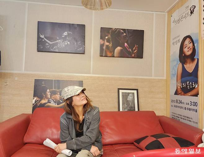 박성희의 ‘히스토리’를 바라보는 박성희. 이런 지금이 큰 ‘선물’이다. 유재영 기자 elegant@donga.com