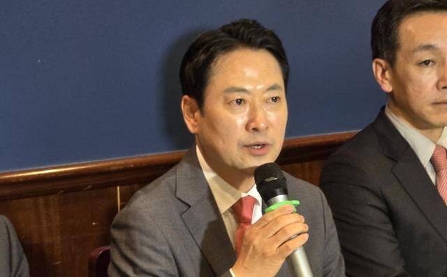 장동혁 국민의힘 대표가 15일 미국 워싱턴DC 인근에서 한국 특파원들과의 간담회를 갖고 방미 내용에 대해 밝히고 있다. 뉴스1