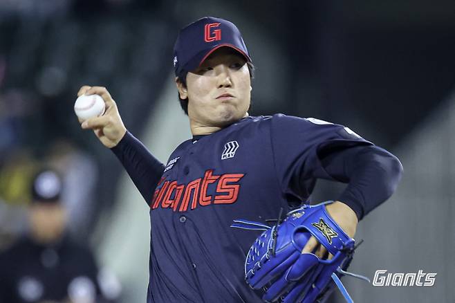 16일 잠실 LG 트윈스에서 처음으로 흔들린 롯데 자이언츠 셋업맨 최이준. 사진=롯데 자이언