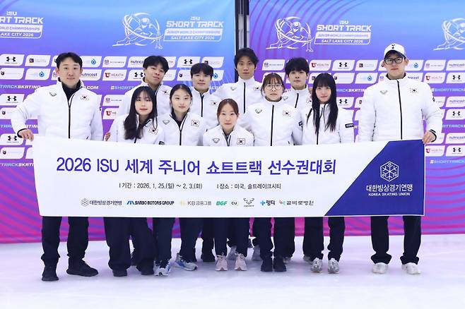2026년 2월 ISU 세계 주니어 쇼트트랙 선수권대회에 출전한 유망주 선수들. 앞줄 오른쪽에서 두 번째가 김민지. 대한빙상경기연맹