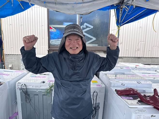 리사이클링 회사인 파워세라에서 일하고 있는 올해 77세 자누마 아키오씨. 김현예 특파원