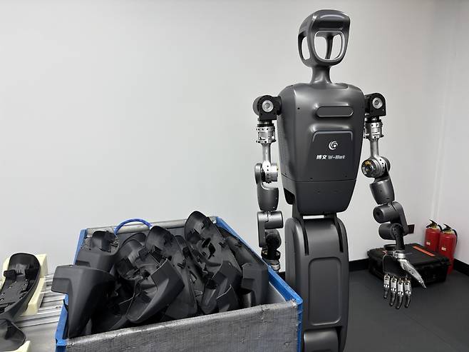 중국 베이징 창핑구 미래과학성로봇산업단지 내 월천방생(웨취안팡성)은 휴머노이드(인간형) 로봇 상용화의 핵심으로 꼽히는 로봇 손 개발에 주력하고 있다. 베이징=김은정 특파원