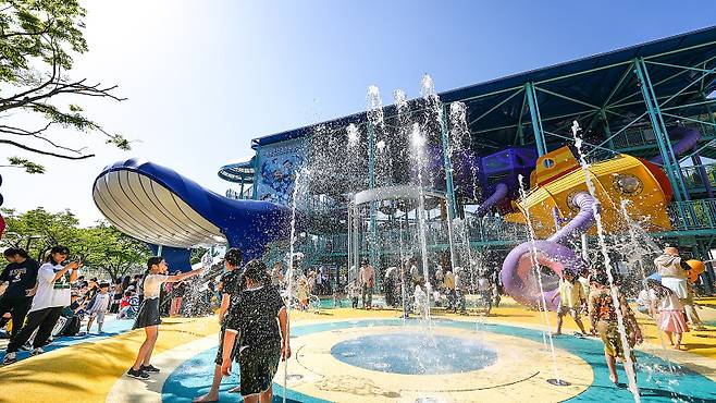 서울랜드 크라켄아일랜드 바닥분수. 서울랜드 제공