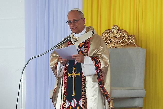 카메룬 바멘다에서 평화와 정의를 위한 미사 집전하는 레오 14세 교황 / 출처 : 연합뉴스
