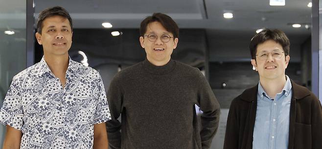 왼쪽부터 무시피크 모바라크 예일대 경제학과 교수, 김현철 연세대 인구와인재연구원장(의대 교수), 이종관 인구와인재연구원 부원장(연세대 경제학과 교수). 김호영 기자