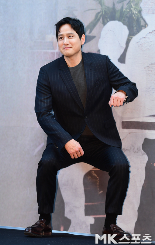 17일 오후 서울 마포구 상암동 스탠포드호텔에서 JTBC 새 토일드라마 ‘모두가 자신의 무가치함과 싸우고 있다’(이하 ‘모두무싸’)의 제작발표회가 진행됐다. 이날 현장에는 차영훈 감독, 구교환, 고윤정, 오정세, 강말금, 박해준, 한선화 등이 참석했다. / 사진  = 김재현 기자