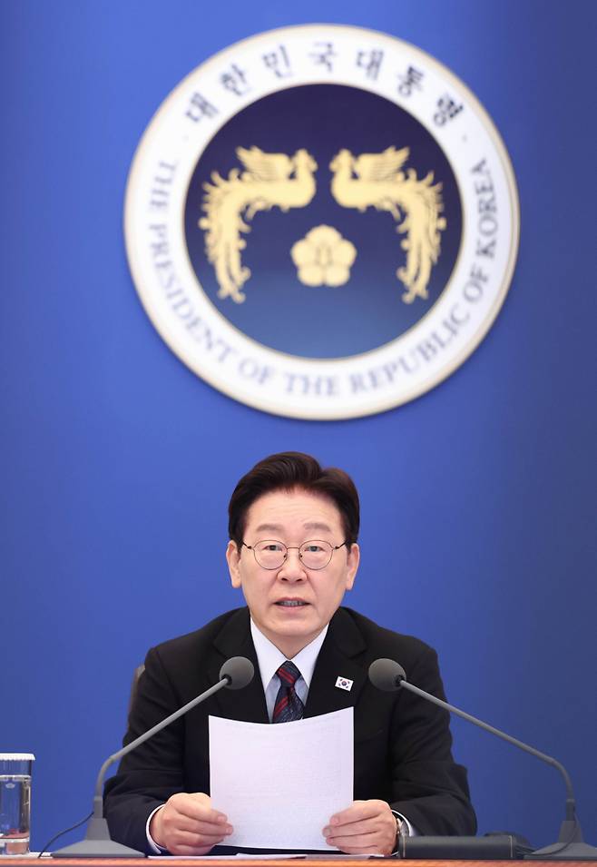 이재명 대통령이 16일 청와대에서 열린 수석보좌관회의에서 발언하고 있다. /사진=뉴스1