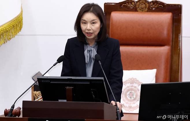 (서울=뉴스1) 최지환 기자 = 최호정 서울시의회 의장이 24일 오후 서울 중구 서울시의회에서 열린 334회 임시회 개회식에서 개회사를 하고 있다. 2026.2.24/뉴스1  Copyright (C) 뉴스1. All rights reserved. 무단 전재 및 재배포,  AI학습 이용 금지. /사진=(서울=뉴스1) 최지환 기자