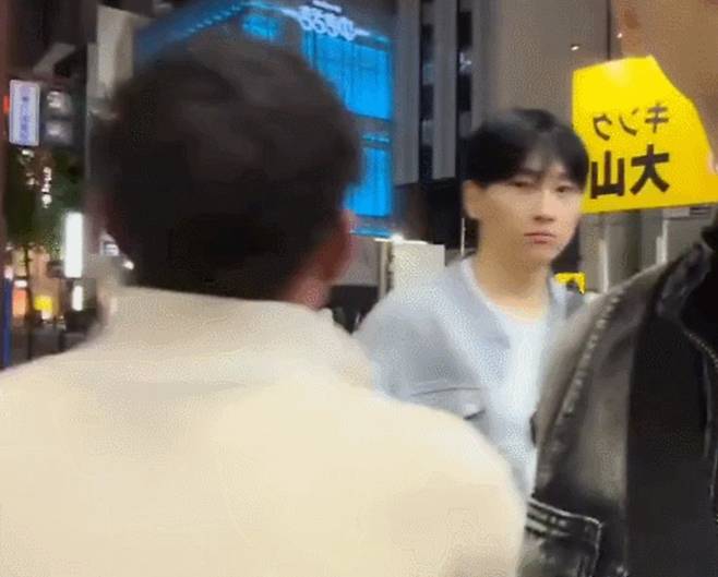 배우 민찬기가 일본에서 '어깨빵' 피해를 당할뻔했다. /사진=온라인 커뮤니티 갈무리