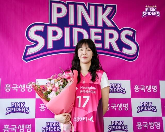 V리그 여자부 흥국생명은 16일 자유계약선수 자격을 얻은 국가대표 미들 블로커 정호영을 영입했다. 흥국생명 핑크스파이더스 제공