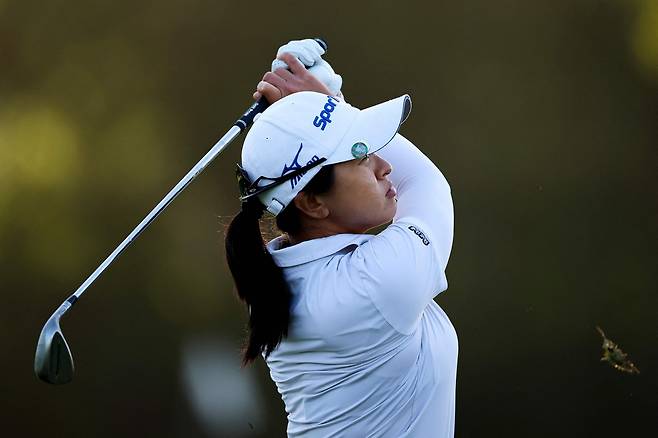 8번 홀에서 어프로치 샷을 날리고 있는 김세영. [사진=LPGA]