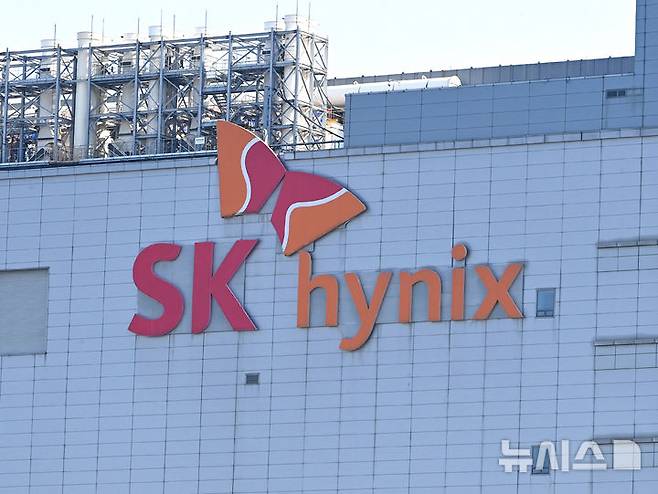 [이천=뉴시스] 김종택 기자 = SK하이닉스가 신규 채용을 진행하는 가운데 취업준비생들의 관심이 커지고 있다. 2025.10.29. jtk@newsis.com