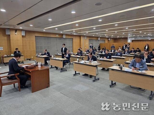 17일 서울 중구 농협중앙회 본관에서 ‘2026년 전국농협경매식집하장운영협의회 정기총회’가 진행되고 있다.