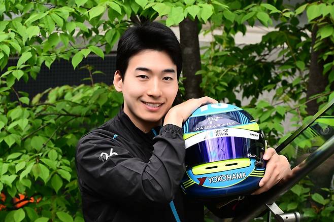 이정우가 최근 서울 여의도 한 카페에서 진행된 서울경제신문 인터뷰에서 포즈를 취하고 있다. 권욱 기자