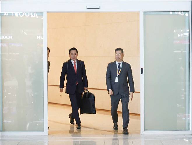 장동혁 국민의힘 대표가 4월11일 미국 워싱턴DC를 방문하기 위해 출국길에 오르고 있다. ⓒ장동혁 페이스북